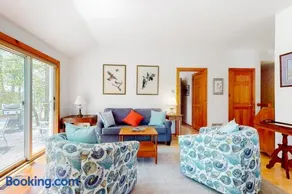 Enchanting dog-friendly ocean view home with kitchen, grill, balcony, TV, & deck - Image 2