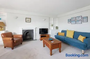 Rooftop Retreat - 2 Double Beds w/ Stunning Views - Image 5