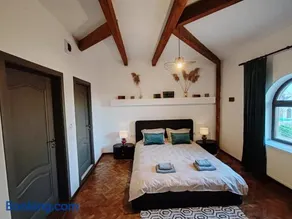 Vintage House Apart - Image 1