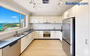 Panoramic Water Views in Salamander Bay - Image 5