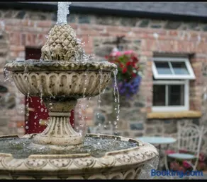 Oak field Cottages Belfast open plan studio stunning & tranquil - Image 1
