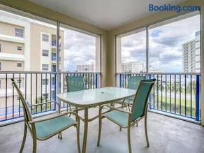 Beautiful 3 bedroom 2 bath condo with Breath taking views of the ocean. OW1-407 - Image 2