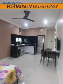 Yasmeen Studio Roomstay Kijal - Room 1 - FOR TWO PERSON ISLAM GUEST ONLY - Image 2