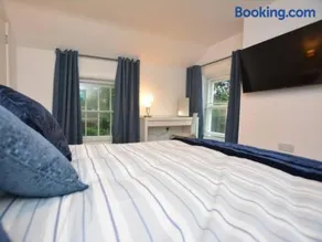 Welcoming luxury in a Grade II listed building - Image 3