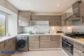 Reading Deluxe-Contractor,Business,Family,Parking In Reading - Image 4