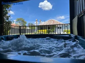 Addisons Stanthorpe with hot tub - Image 2