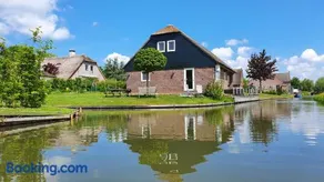 Water & Meadow cottage in Central Holland 2A & 2C - Image 2