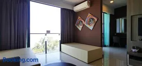 Dwharf Seaview Executive Suit PortDickson - Image 3