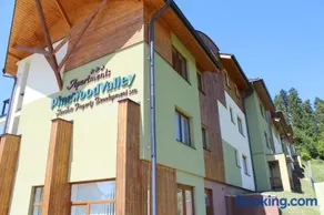 Pine Wood Apartment - Image 1