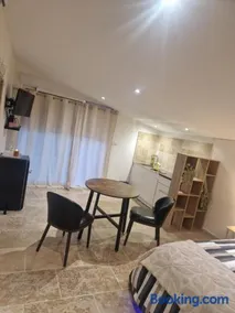 Petit appartement avec jacuzzi - Image 3