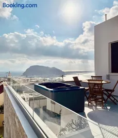 Majestic View Villa - Outdoor Jacuzzi - Image 1