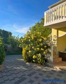 Schönes Ferienhaus mit Pool - Image 2