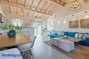 Lola's House - Image 2