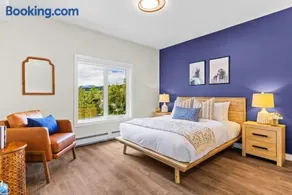 Tranquil 2BR Golden Oasis |BBQ, Balcony, MTN Views - Image 2