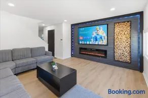 Modern home near Convention Center - Image 1