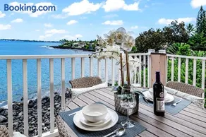 Ocean Echoes: Kona’s Oceanfront Family Oasis - Image 2