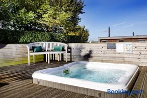 The Sleights, Strawberryfield Park - Hot Tub - Free WiFi & Parking - Pets Allowed 2 - Image 1