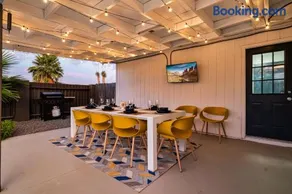 Gorgeous 4-bed home with Golf, Pool, & Hot Tub! - Image 2