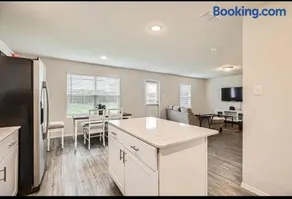 Modern Retreat with Private Office - Image 4