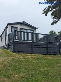 BEAUTIFUL LODGE on SHOREFIELD Country Park on edge of New Forest ENTERTAINMENT AND LEISURE PASSES INCLUDED - Image 2