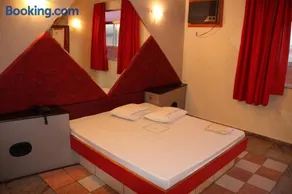 Shelton Hotel - Image 5