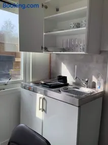 Cosy compact living best for 1-2 adults - Image 3
