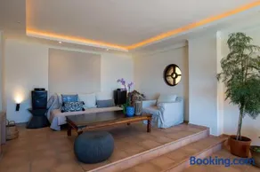 Crete Thea Beachfront Escape With Pool & SeaViews - Image 2
