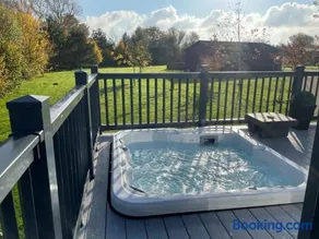 Coopers Cabin With Hot Tub - Image 2