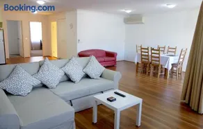 Kingston Comfy Apartment - Image 4