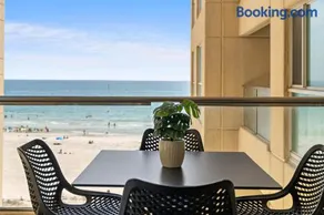 Ultima Escapes - Glenelg Beachfront Bliss - Direct Beach Access, Pool, Gym, Free Parking, Wi-Fi - Image 2