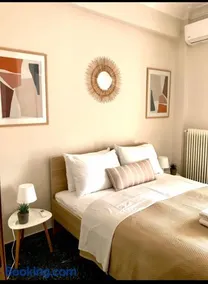 Navarino Apartment - Image 1