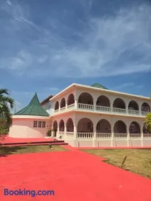 A-List Jamaican Comfort - Image 3