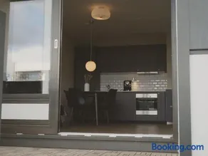 Cozy apartment with garden and free parking - Image 2