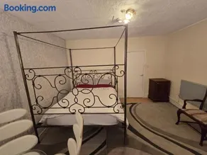 Basic flat near ferry port and beach - Image 2