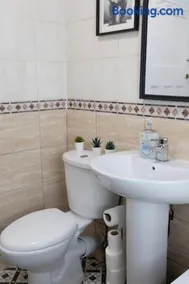 3-bed-Patchway-Self-check-in-Parking-Wi-Fi-Sleeps 5 - Image 4
