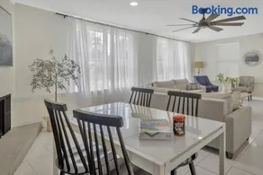 Beautiful Home with heated pool and Fenced Yard by Siesta Key! - Image 4