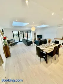 beautiful 3 bedroom apartment in cambridge sleeps 7 - Image 5