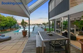 Minyama Magic - Waterfront Stay! - Image 4