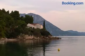 House by the sea - Image 2