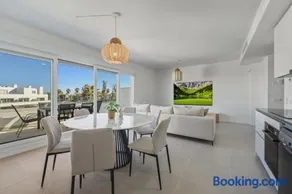 3025 Elegant apartment with terrace and pool - Image 2