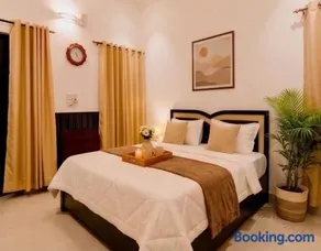 Sleek City Retreat with Kitchen l Near Airport - Image 2