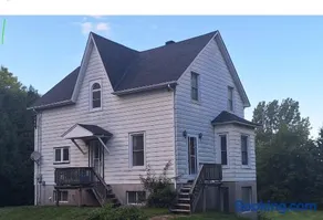 Century House on Quarter acre lot - Image 1