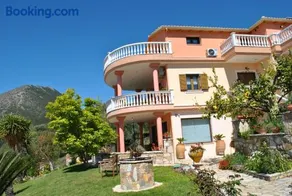 Amaryllis House - Image 1