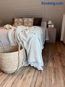 Pine & Oak Holiday Home - Image 1
