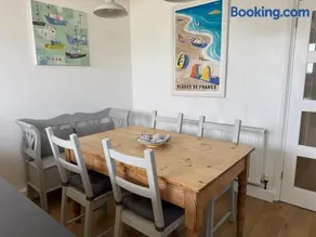 Lovely Spacious Bright Apartment Close To Falmouth Centre - Image 2