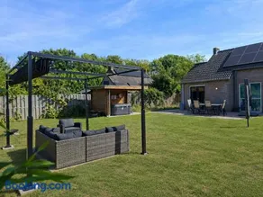 Woning met voorverwarmde, overdekte jacuzzi in de tuin - Image 2