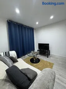 Modern Apartment Central London - Image 2