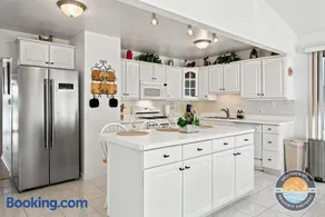Lake Delavan Lakefront Home Pier Sleeps 6 - Image 3