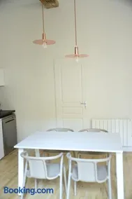 Cosy apartment ideally located in the Old Town - Image 4