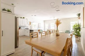4 Bedroom House Near Downtown Tampa Sleeps 12 Pool Private Patio Pet Friendly - Image 5